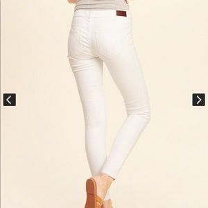 HOLLISTER || White Super Skinny Jeans
